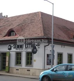 Semmi Extra & Egy Kis Kert