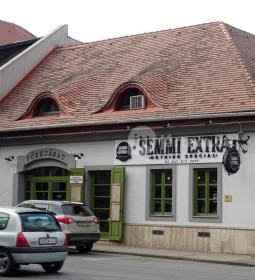 Semmi Extra & Egy Kis Kert