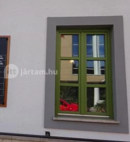 Semmi Extra & Egy Kis Kert