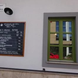 Semmi Extra & Egy Kis Kert Budapest - Külső kép