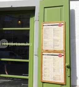 Semmi Extra & Egy Kis Kert