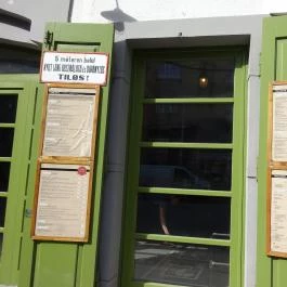 Semmi Extra & Egy Kis Kert Budapest - Külső kép