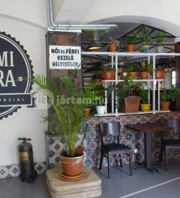 Semmi Extra & Egy Kis Kert