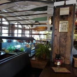 Semmi Extra & Egy Kis Kert Budapest - Belső