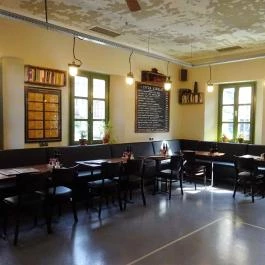 Semmi Extra & Egy Kis Kert Budapest - Belső