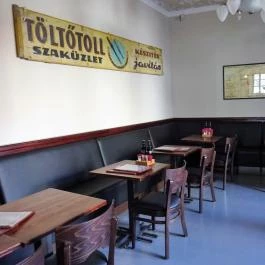 Semmi Extra & Egy Kis Kert Budapest - Belső