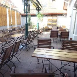 Semmi Extra & Egy Kis Kert Budapest - Belső