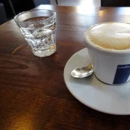 Semmi Extra & Egy Kis Kert Budapest - Étel/ital