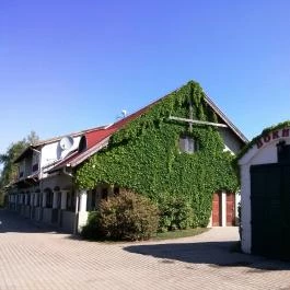 Simon Panzió Agárd - Külső kép