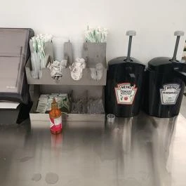 SIMON'S BURGER FLAGSHIP, Budapest - Étel/ital