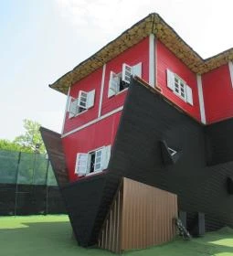 209. legjobb látnivaló: Siófoki Fordított Ház