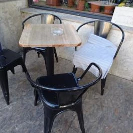 Skal, Budapest - Külső kép