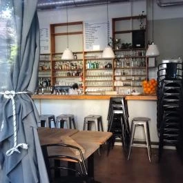 Skal, Budapest - Belső