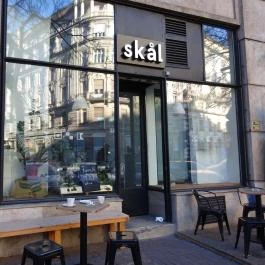 Skal, Budapest - Külső kép