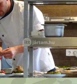 Société.démo Gastro - Belvárosi Piac