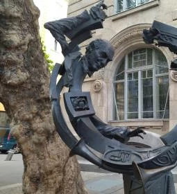 Solti György szobra