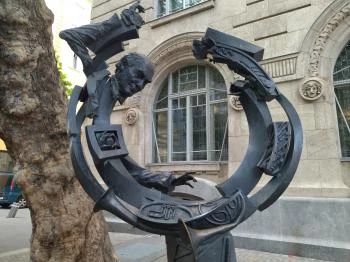 Solti György szobra Budapest