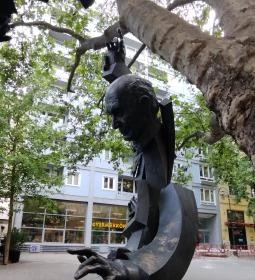 Solti György szobra