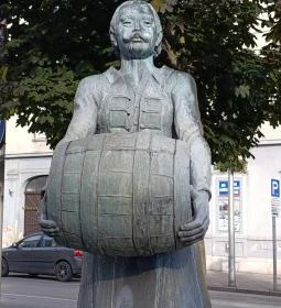 Sörmester szobra