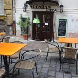 Spontán Pressó, Budapest - Külső kép