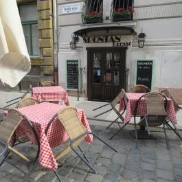 Spontán Pressó, Budapest - Külső kép