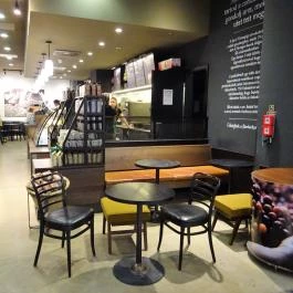 Starbucks - Corvin Plaza Budapest - Belső