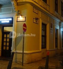 Starbucks - Egyetem tér