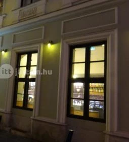 Starbucks - Egyetem tér