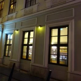 Starbucks - Egyetem tér Budapest - Külső kép