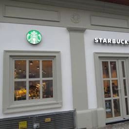 Starbucks - Kolosy tér Budapest - Külső kép
