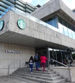 Starbucks - Apáczai Csere János utca