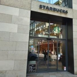 Starbucks Szervita Budapest - Külső kép