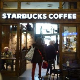 Starbucks - WestEnd City Center Budapest - Belső