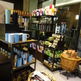 Starbucks - WestEnd City Center Budapest - Belső