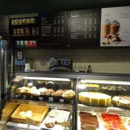 Starbucks - WestEnd City Center Budapest - Belső