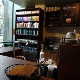 Starbucks - WestEnd City Center Budapest - Belső