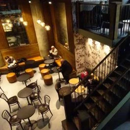 Starbucks - WestEnd City Center Budapest - Belső