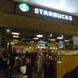 Starbucks - WestEnd City Center Budapest - Belső