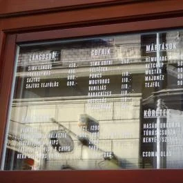 Stég - Halsütöde - Gozsdu Udvar Budapest - Külső kép