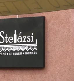 Stelázsi Kávézó, Étterem & Borbár