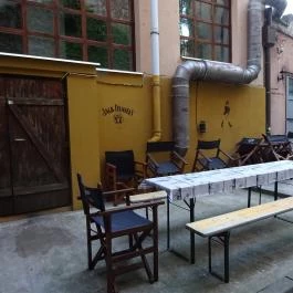 Stock Pub 1927, Szolnok - Külső kép