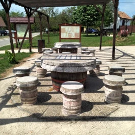 Strázsa-hegy, Monor - Külső kép