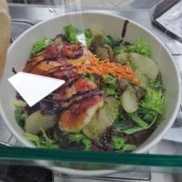 Street Food Pont - Duna Plaza, Budapest - Étel/ital