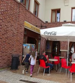 Sulyán Cukrászda (Veresegyház)