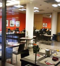 Adina Apartment Hotel 