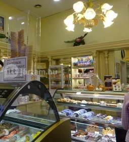 Szamos Marcipán - Sugár Üzletközpont