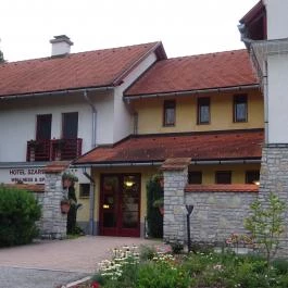 Kemencés Étterem, Zirc - Külső kép