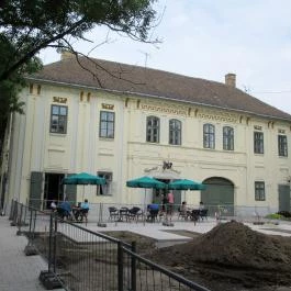 Százéves Cukrászda, Gyula - Külső kép