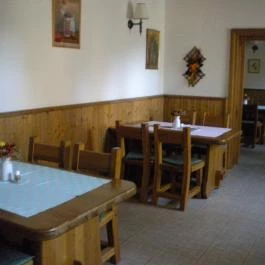 Szent Hubertus Panzió, Parádsasvár - Vendéglátás