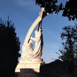 Szent István megkoronázása szoborcsoport , Esztergom - Egyéb